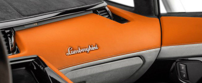 A dat banii pe un Lamborghini Aventador dar nu i-a placut interiorul.  Moftul l-a costat 36.000