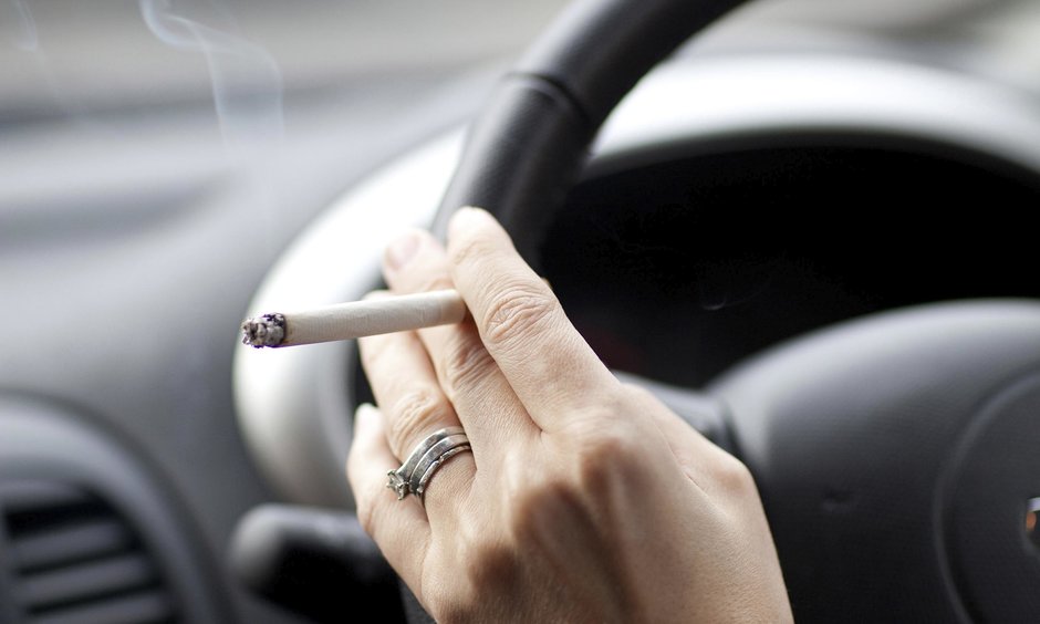 Ai voie sa fumezi in masina personala? Cum sta treaba cu tigara electronica?