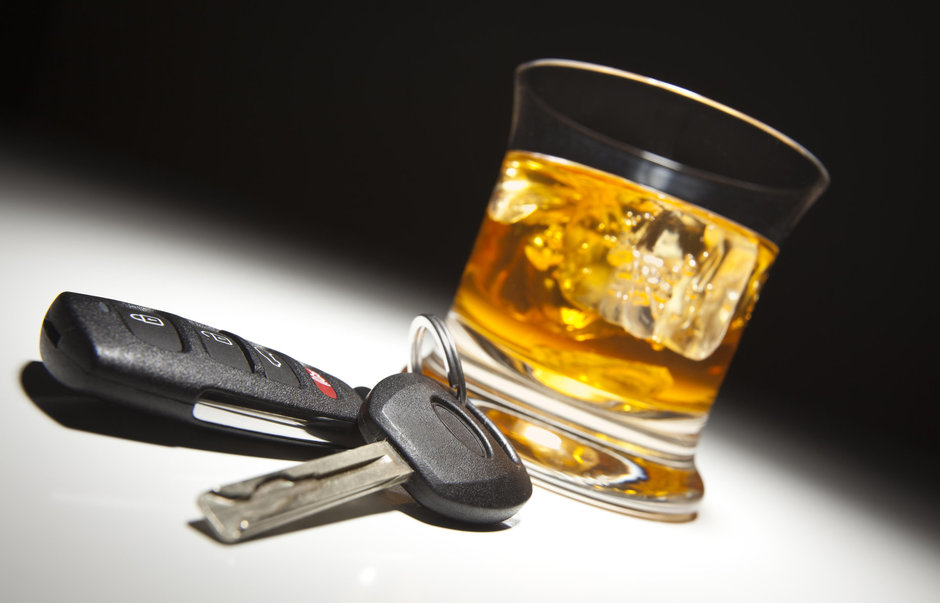 Alcoolul la volan: in cat timp iese alcoolul din sange si cat sa bem ca sa  conducem legal?