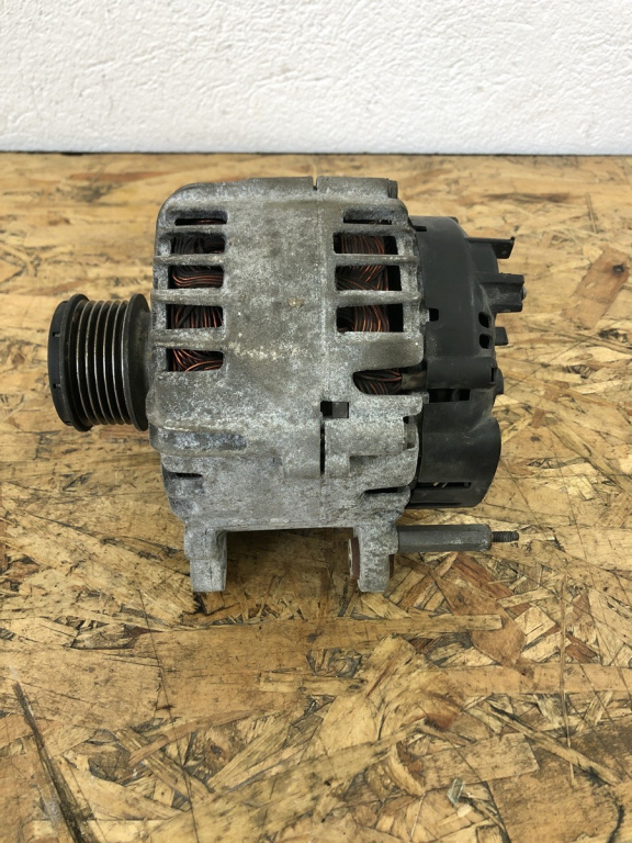 Alternator VW Golf 6 sedan 2009 (03L903023F)