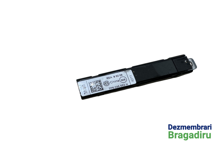 Amplificator antena spate dreapta Cod: 7P6035552N 7P6035552N Volkswagen VW Touareg generatia 2 7P [2010 - 2014] Crossover 3.0 TDI Tiptronic 4Motion (245 hp) Cod motor: CRC Cod cutie: NAC Cod culoare: LG7W