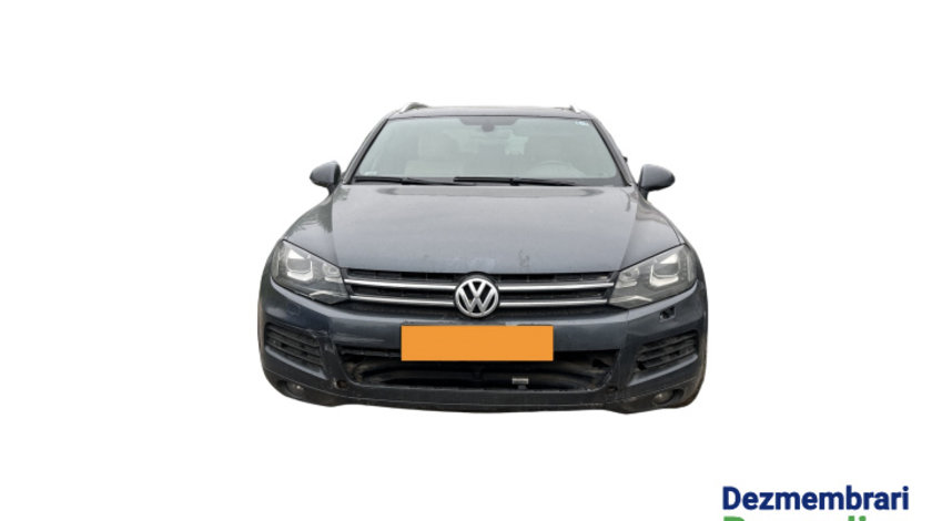 Aparatoare / Carenaj noroi fata dreapta Volkswagen VW Touareg generatia 2 7P [2010 - 2014] Crossover 3.0 TDI Tiptronic 4Motion (245 hp) Cod motor: CRC Cod cutie: NAC Cod culoare: LG7W