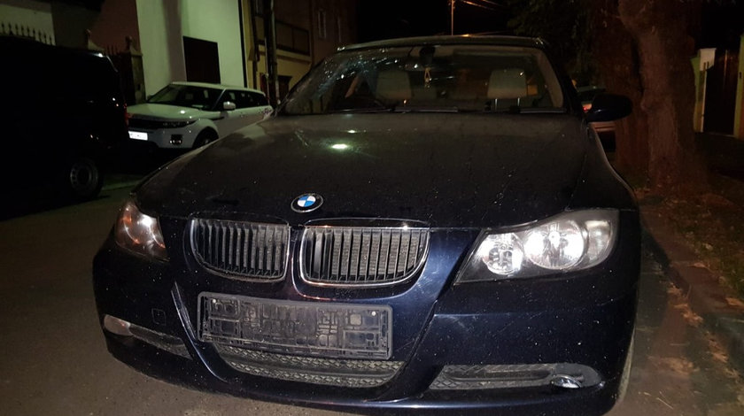 Aripa dreapta fata BMW E90 2004 Sedan 2.0 Benzina