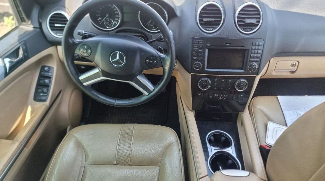 Aripa dreapta fata Mercedes M-Class W164 2011 SUV 3.0 cdi om 642820 euro 5