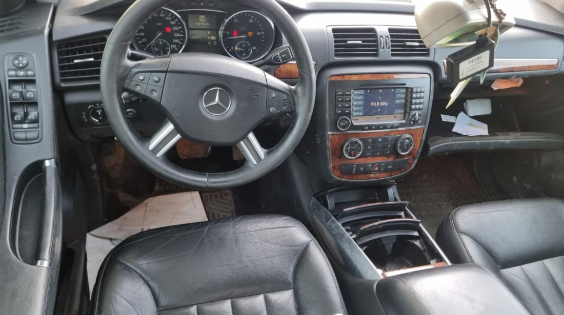 Aripa dreapta fata Mercedes R-Class W251 2007 4x4 3.0 CDI