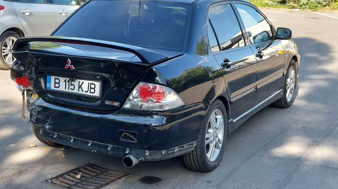 Aripa dreapta fata Mitsubishi Lancer 2006 berlina 2.0 i