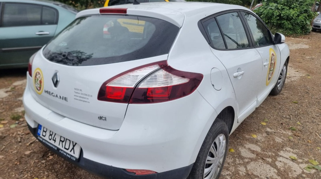 Aripa dreapta fata Renault Megane 3 2016 hatchback 1.5 dci