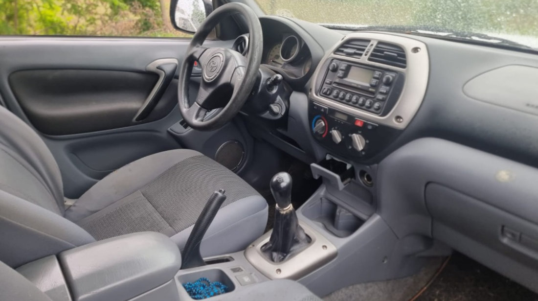 Aripa dreapta fata Toyota RAV 4 2002 SUV 2.0 d 1CD-FTV