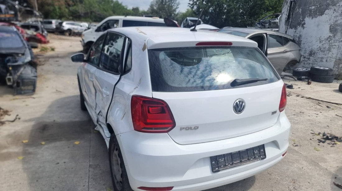 Aripa dreapta fata Volkswagen Polo 6R 2014 hatchback 1.4 tdi CUSA