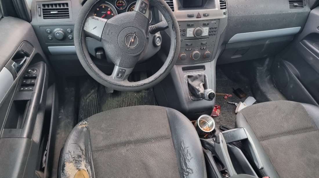 Aripa dreapta spate Opel Zafira B 2007 7 locuri 1.9 cdti