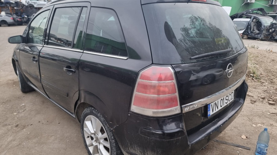 Aripa dreapta spate Opel Zafira B 2007 7 locuri 1.9 cdti