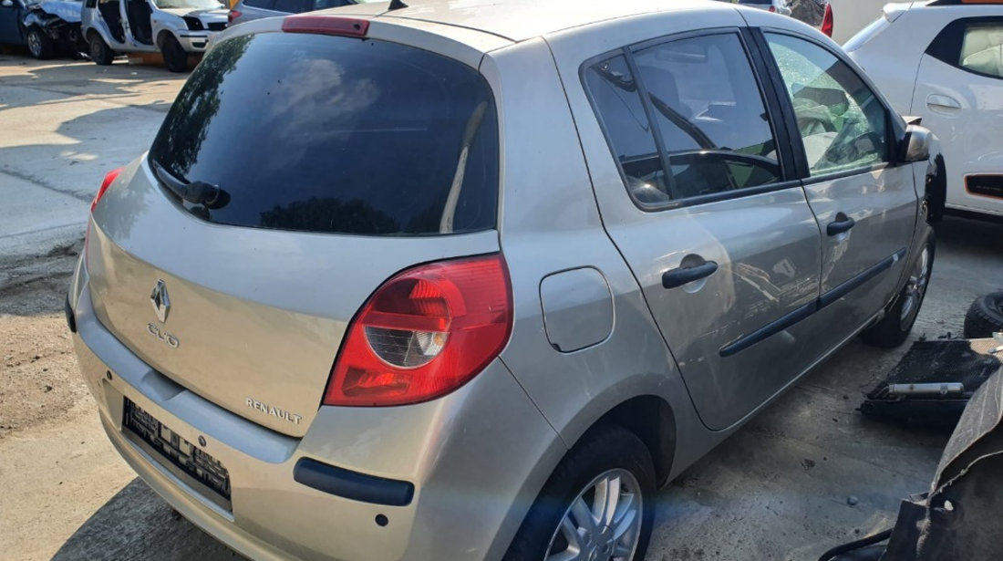 Aripa dreapta spate Renault Clio 3 2007 hatchback 1.5 dci