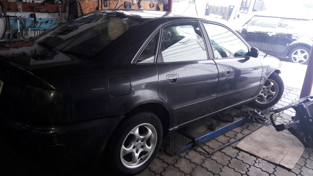 Aripa stanga fata Audi A4 B5 1995 Limuzina 1.6 i