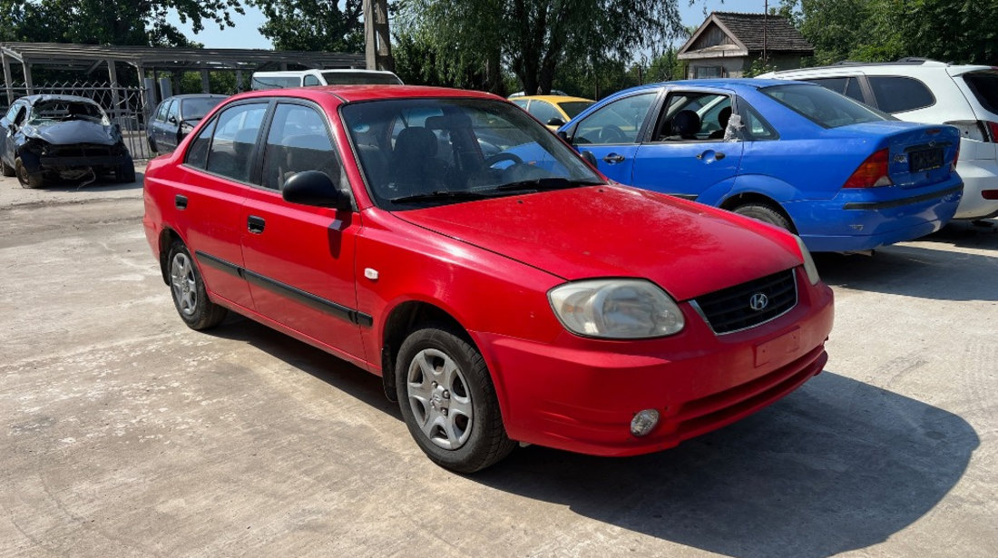 Aripa stanga fata Hyundai Accent 2004 BERLINA 1.3