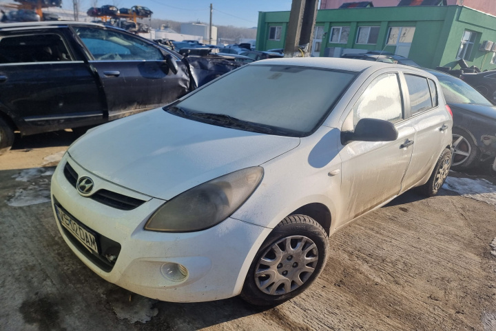 Aripa stanga fata Hyundai i20 2011 hatchback 1.2 benzina