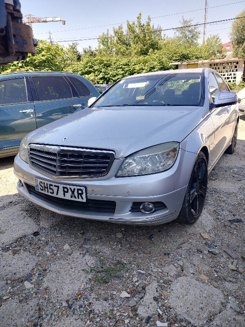 Aripa stanga fata Mercedes C-class w204