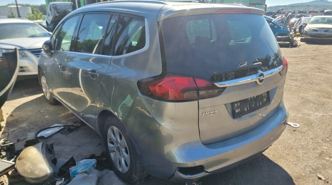 Aripa stanga fata Opel Zafira C 2014 monovolum 1.6 cdti B16DTH