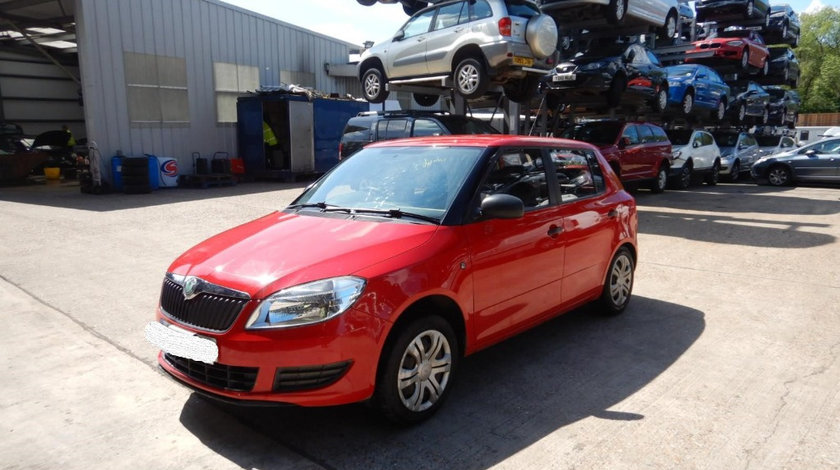 Aripa stanga fata Skoda Fabia 2 2010 Hatchback 1.2i CHFA