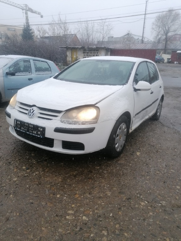 Aripa stanga fata vw golf 5 an 2006.