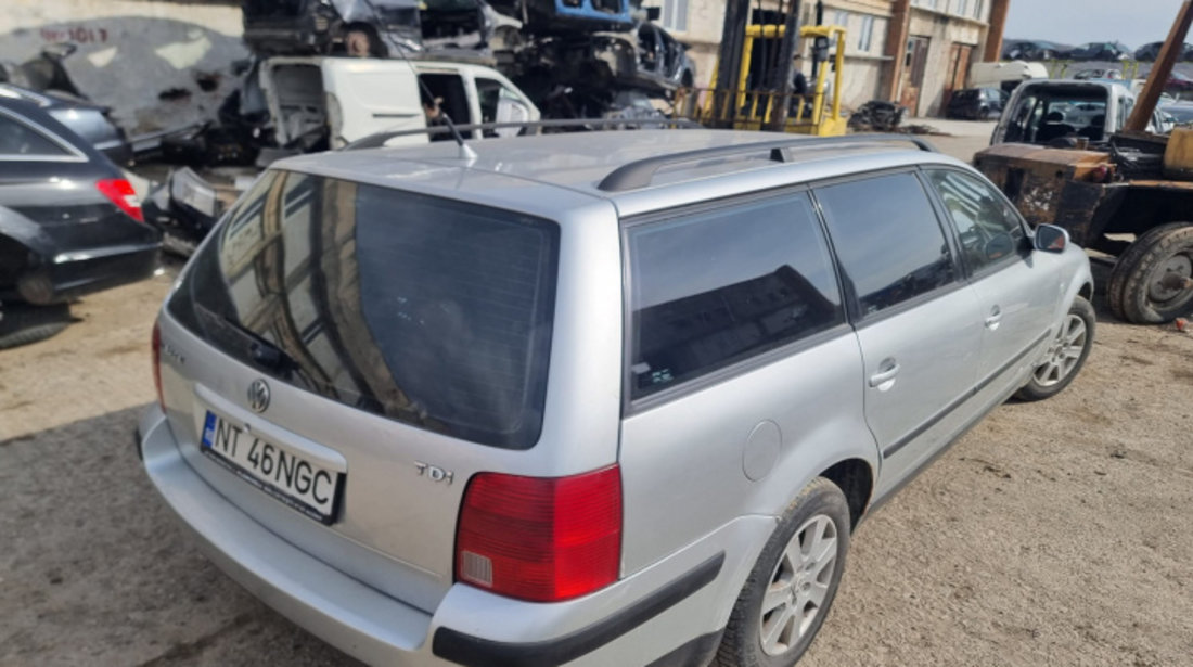 Aripa stanga spate Volkswagen Passat B5 2000 combi/break 1.9 tdi