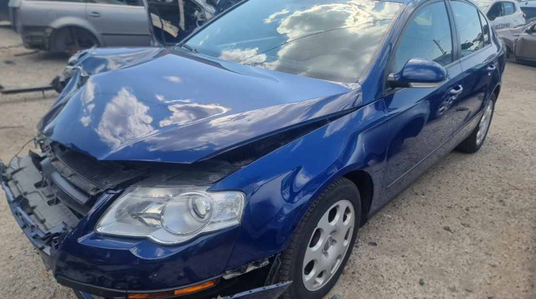 Aripa stanga spate Volkswagen Passat B6 2009 berlina 1.6 tdi CAYC