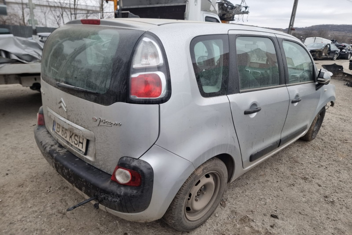 Armatura bara spate Citroen C3 Picasso 2010 minivan 1.6 diesel