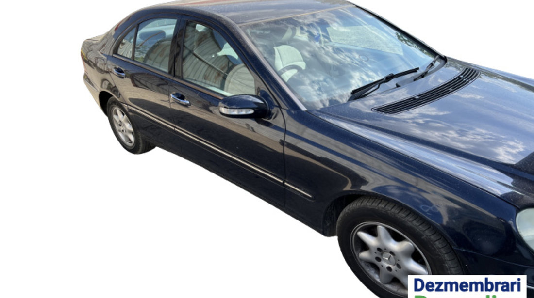 Balama inferioara usa spate dreapta Mercedes-Benz C-Class W203/S203/CL203 [2000 - 2004] Sedan 4-usi C 180 AT (129 hp) Cod Motor M 111.951