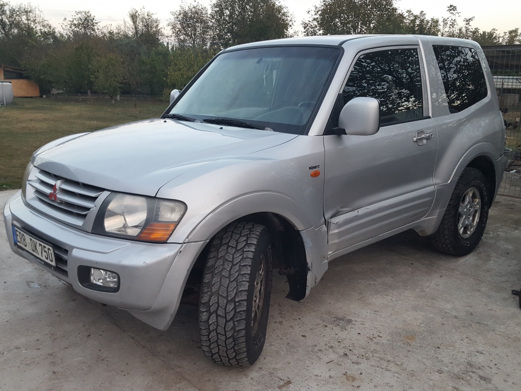 Bandou Aripi Fata Mitsubishi Pajero 3,2DID