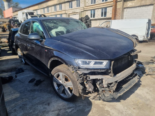 Bara fata Audi Q5 2017 Suv 2.0 tdi DETA