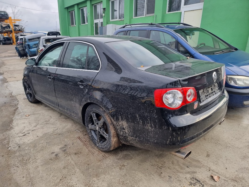 Bara spate Volkswagen Jetta 2008 berlina 2.0 fsi BVY