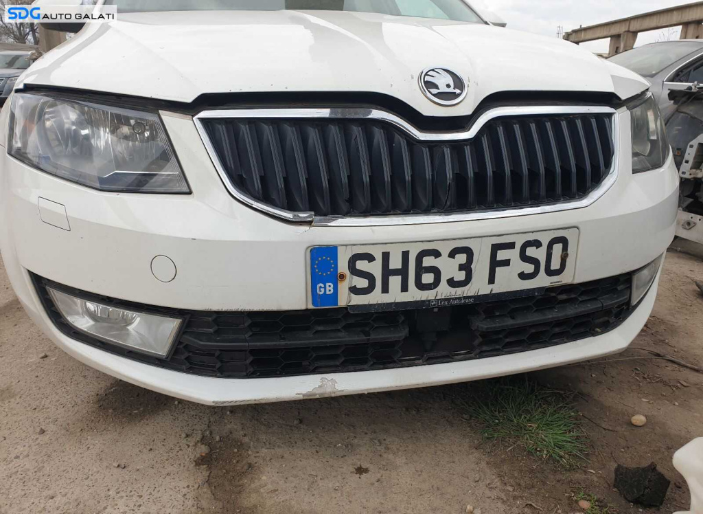 Bara Spoiler Fata cu Spalatoare si Proiectoare model cu Distronic FARA Grila Superioara Skoda Octavia 3 2013 - 2017 Culoare LF9E [0326]