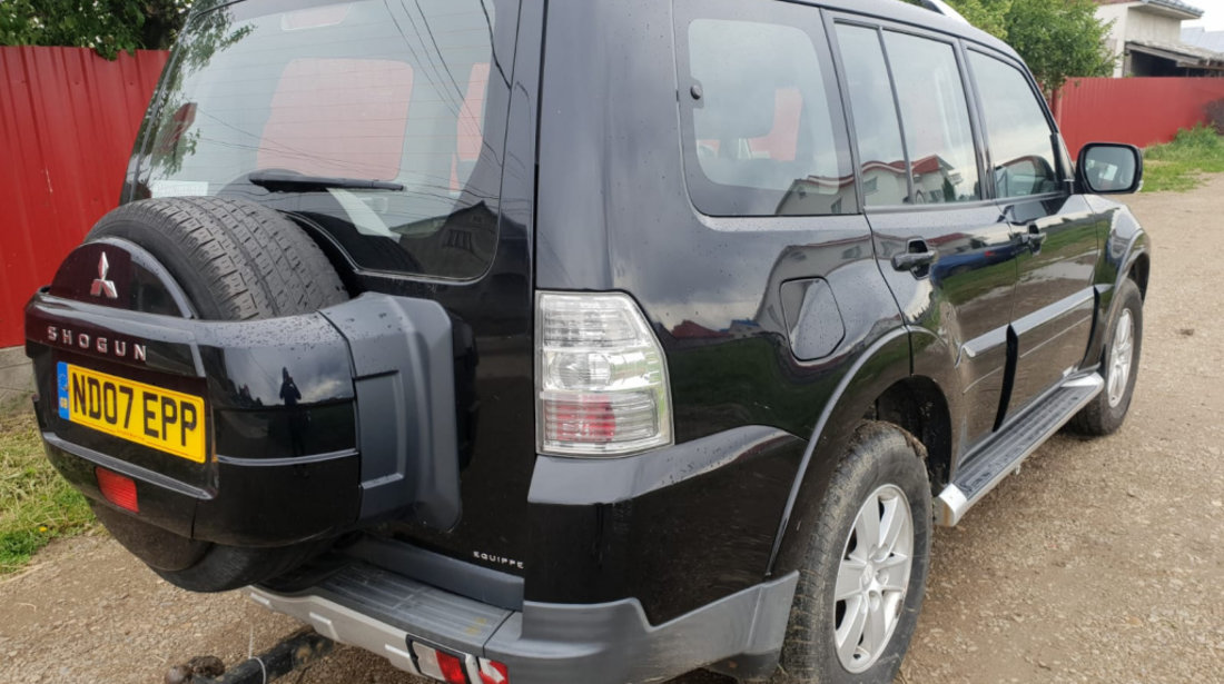 Bascula dreapta Mitsubishi Pajero 2007 4x4 4M41 3.2 Di-D