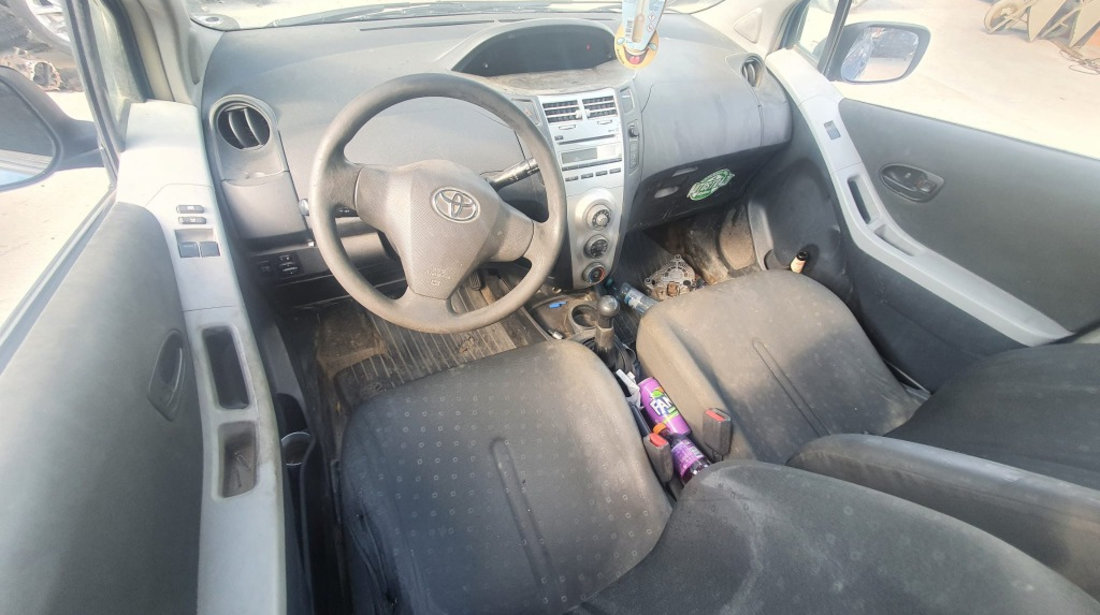 Bascula stanga Toyota Yaris 2007 hatchback 1.0 benzina