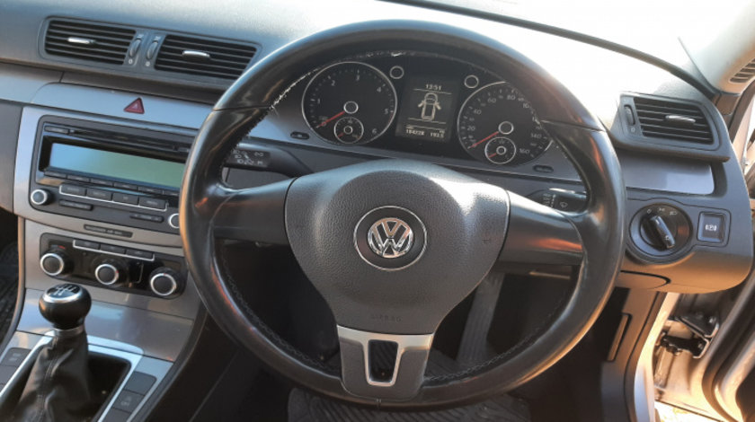 Boxa spate stanga Volkswagen Passat B6 [2005 - 2010] wagon 5-usi 1.6 TDI BlueMotion MT (105 hp)