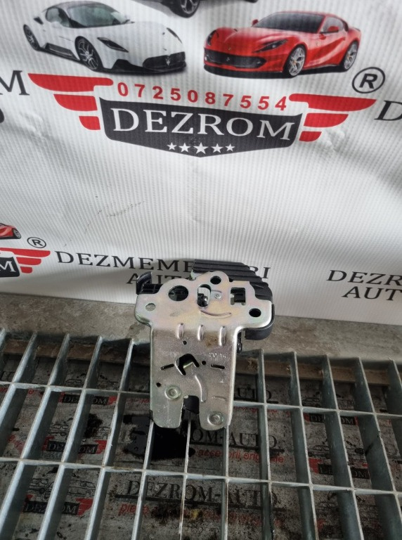 Broasca haion Audi Q3 8U cod piesa : 8R0827505