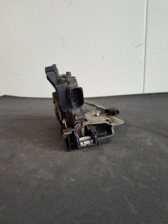 Broasca , mecanism inchidere , incuietoare usa Fata Stanga pentru Audi A4 B6 - COD 8E2837015C