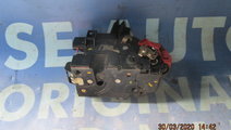 Broasca usa Audi A2 2001;  8Z0839015A // 8Z0839016...