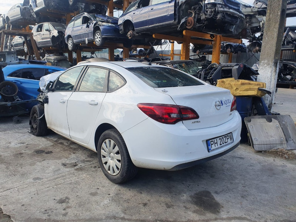 Broasca usa dreapta fata Opel Astra J 2017 berlina 1.6 cdti