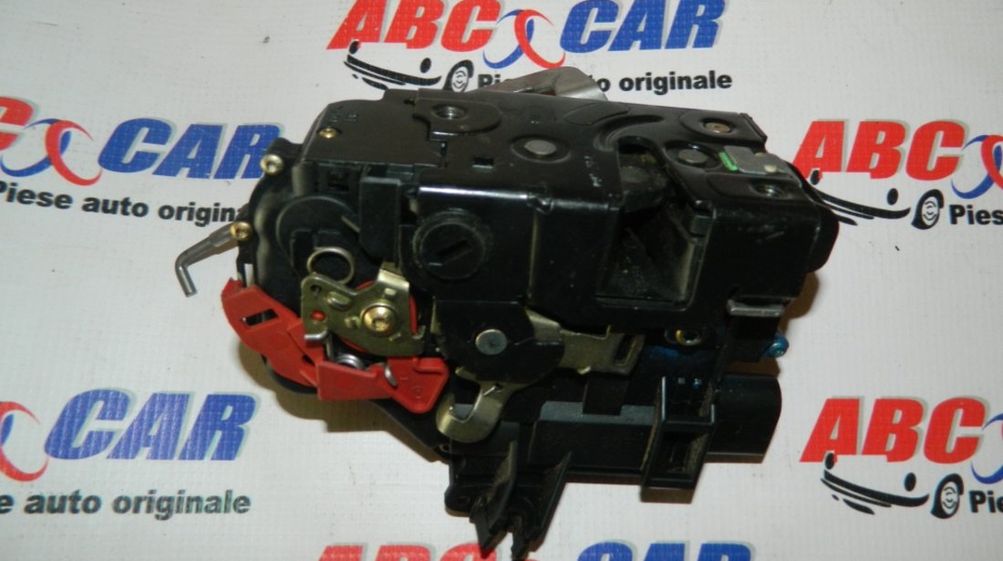 Broasca usa dreapta spate Audi A4 B6 8E cod: 8E0839016C