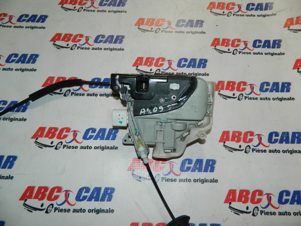 Broasca usa stanga fata Audi Q7 4L cod: 8J1837015C