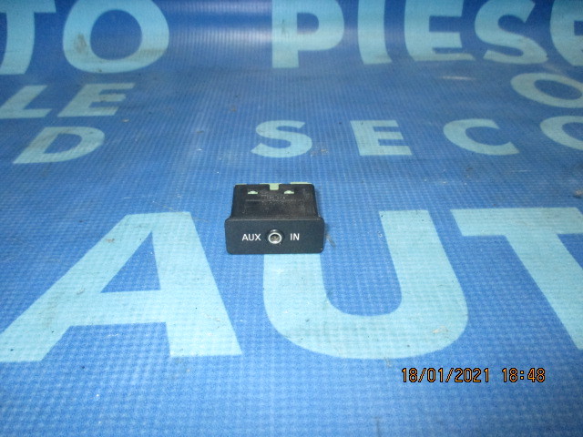 Butoane BMW E60 2008;  6986791 (mufa AUX)