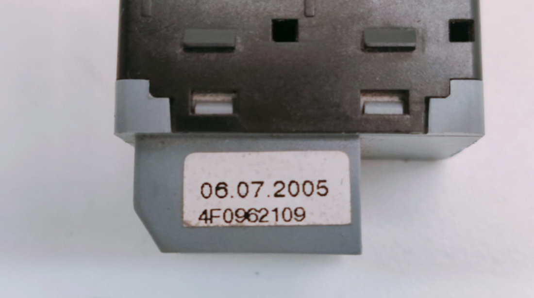 Buton Alarma, cod 4F0962109 4F0962109 Audi A4 B7 [2004 - 2008]