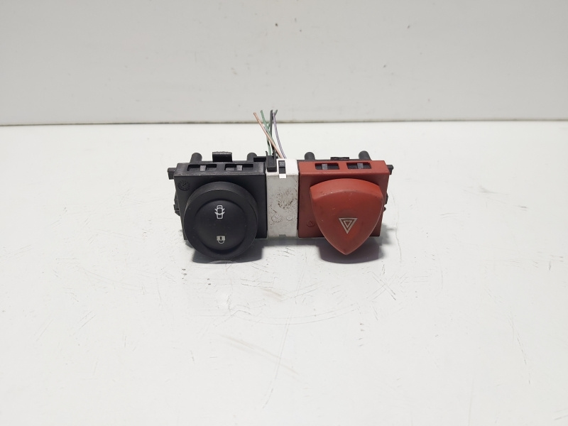 Buton avarii cu buton blocare usi, cod 8200095493, Renault Megane 2 Combi (id:628706)