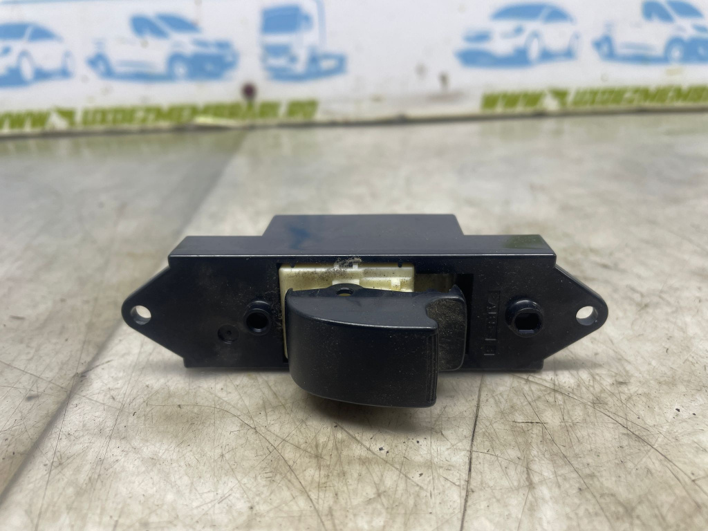 Buton geam dreapta fata MR587944 Mitsubishi ASX [2010 - 2012] 1.8 di-d 4N13