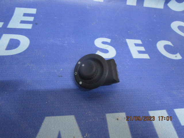 Buton reglaj oglinzi Renault Clio 2003; 8200002442A