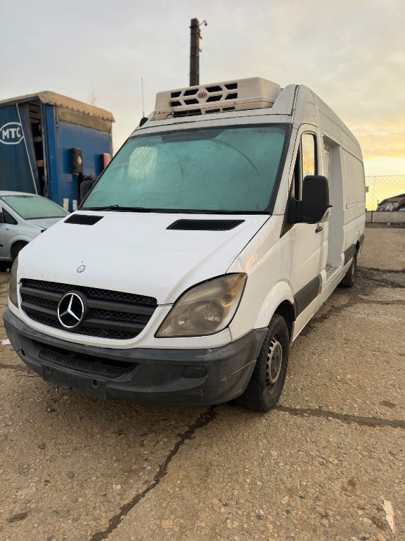 Calandru Mercedes Sprinter 907