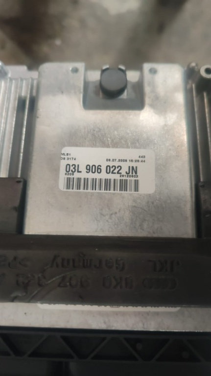 Calculator motor ECU Audi A4 B8 2.0 TDI cod motor CAG ,transmisie automata,an 2011 cod 03L906022JN