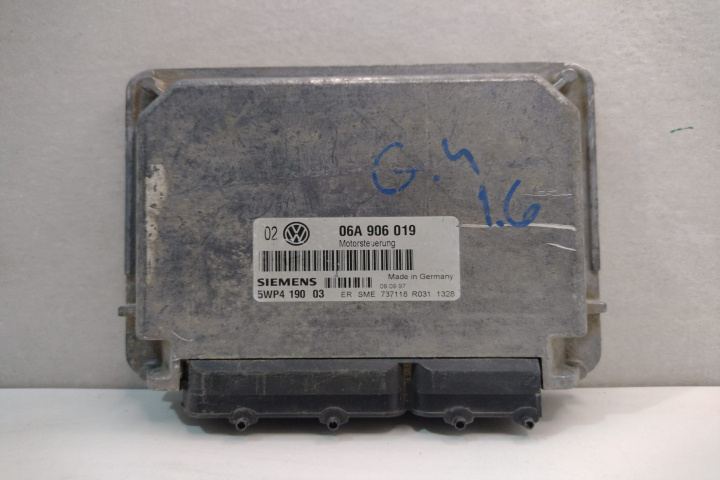 Calculator Motor Siemens ECU 06A906019 / 5WP419003 / 737118 Volkswagen VW Golf 4 [1997 - 2006]