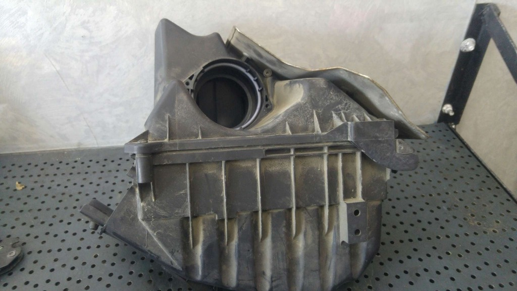 Carcasa filtru aer 2.0 tfsi audi a4 b7 8e 03g133833