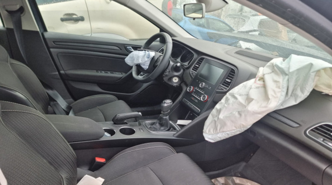 Carenaj aparatori noroi fata Renault Megane 4 2020 berlina 1.3 tce H5H470